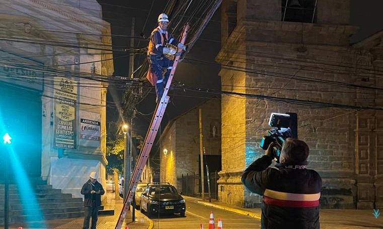 Reactivan retiro de cables en desuso en el centro de La Serena