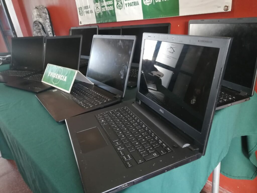 Recuperan computadores robados desde colegio en Las Compañías