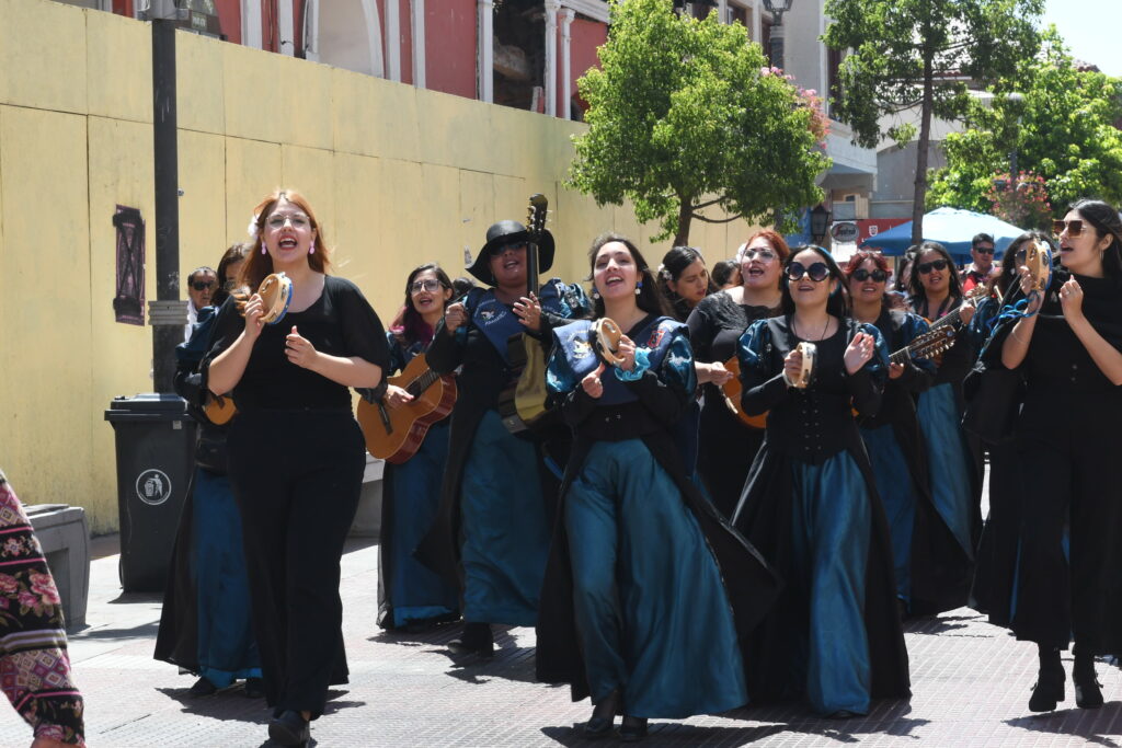 Tunas: Una tradición que no envejece en La Serena