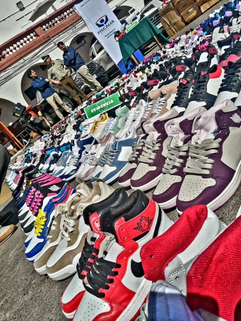 Carabineros realizó millonario decomiso de zapatillas falsificadas: iban a ser vendidas en la Pampilla