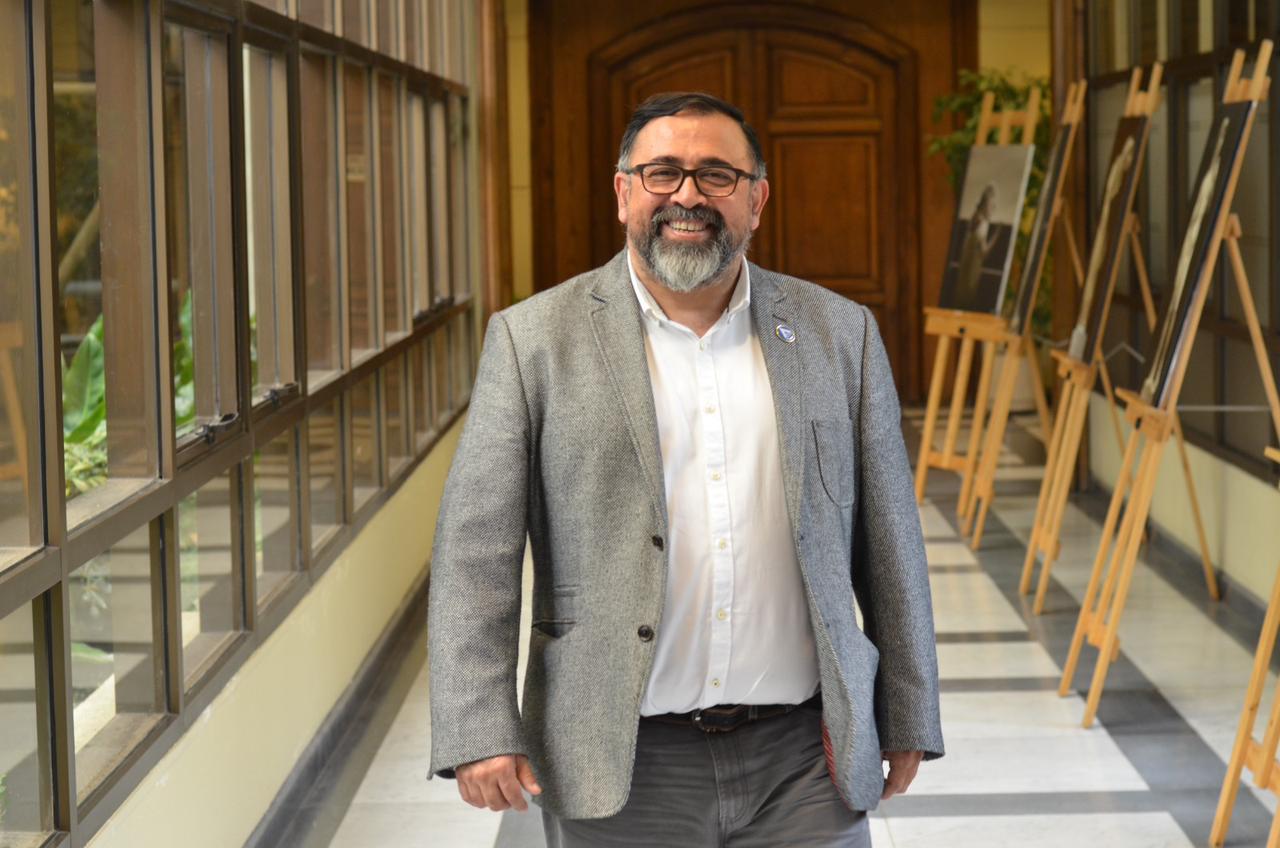 Diputado Víctor Pino busca modificar la edad requerida para ser Presidente de la República