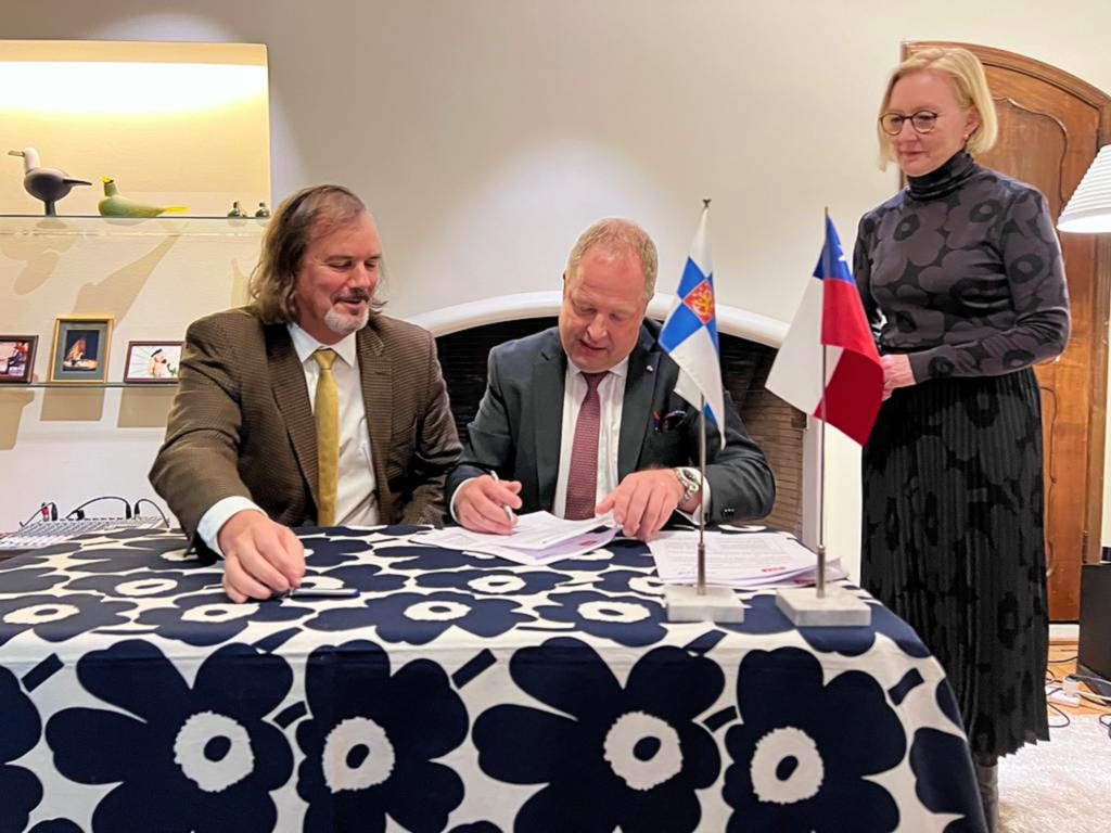 Corfo fima alianza estratéfica con Finlandia para avanzar en la descarbonización y una economía mas sostenible
