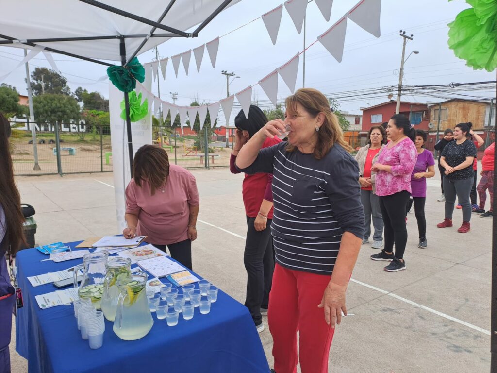 La importancia de consumir agua durante el día: ¿cuánta estás tomando?
