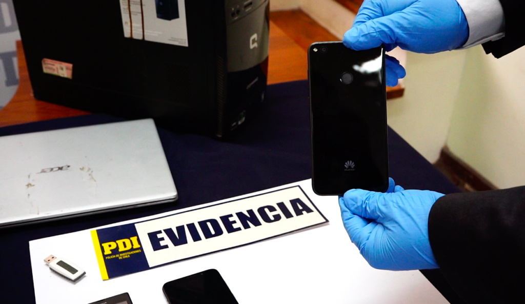Dementes: PDI detiene a dos sujetos por almacenar y distrubuir pornografía infantil y zoofilia