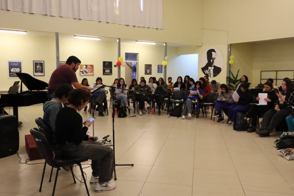 Elenco coral de la Academia PAC trabaja en fonética japonesa con miras a Studio Ghibli Sinfónico