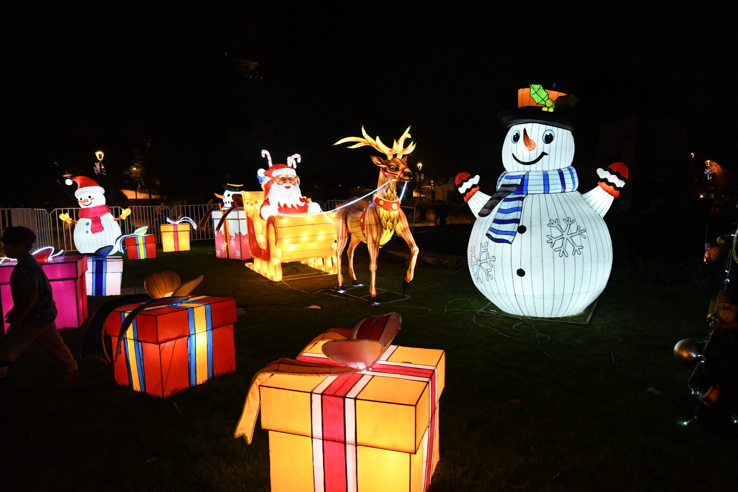 Hermosas figuras navideñas llenarán de color y magia la Plaza de Armas de La Serena