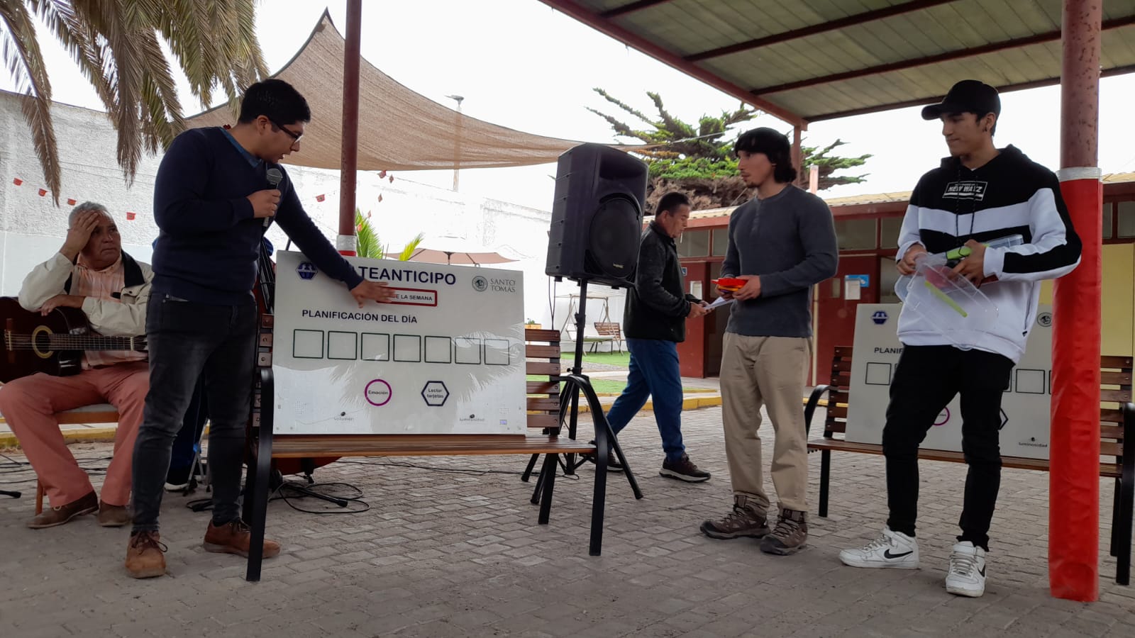 Estudiantes de Santo Tomás crearon tecnología para un mejor trabajo educativo de niños en el Colegio Luis Braile La Serena