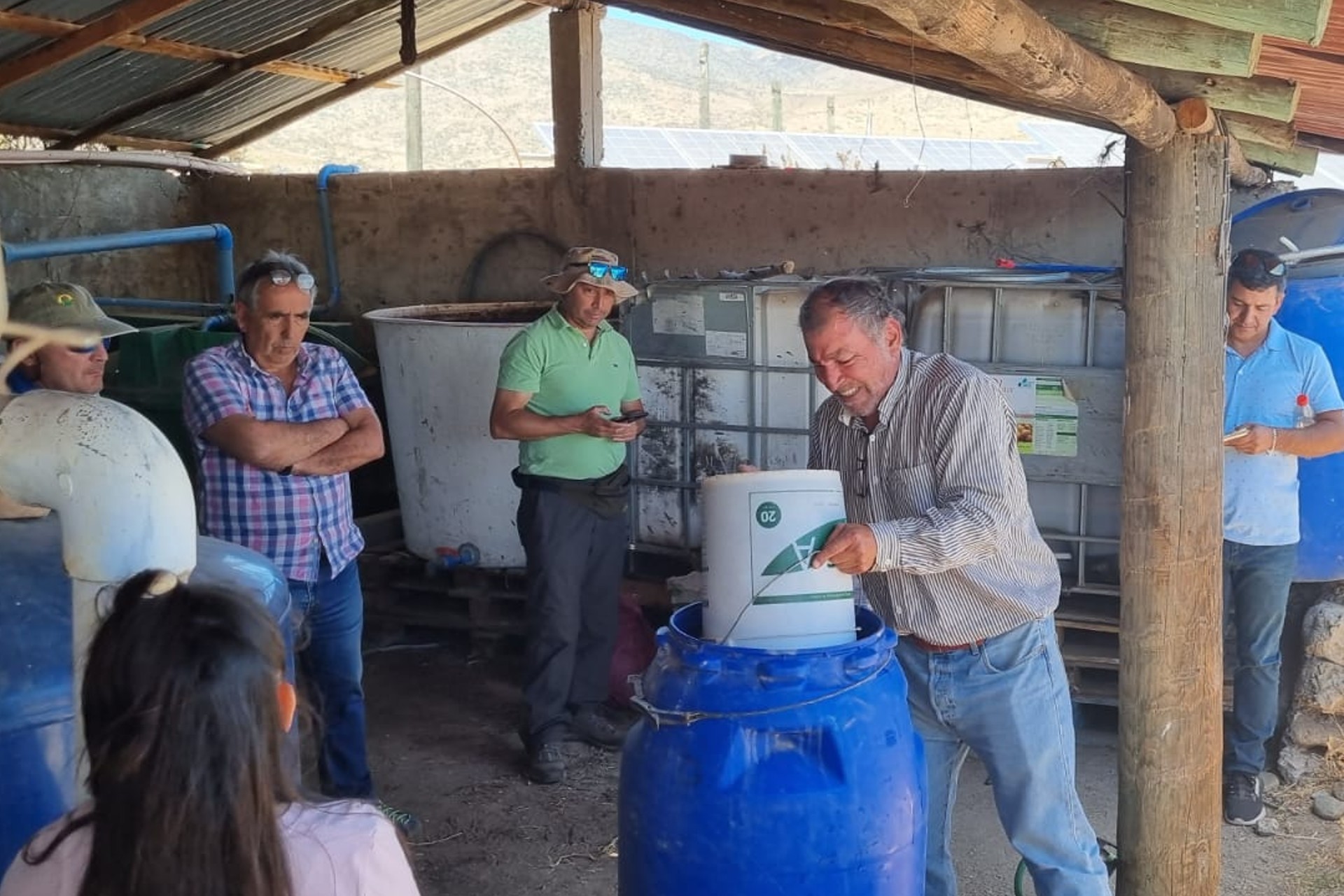Productores de fruta se capacitan en técnicas sustentables para ahorrar costos en el campo