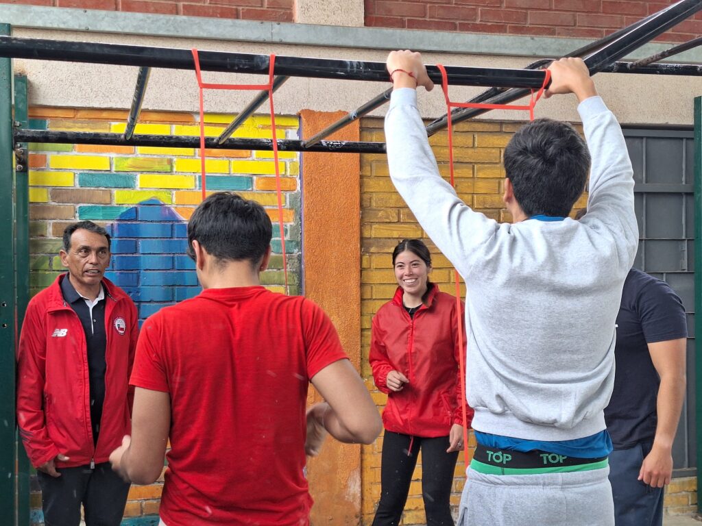 Fomentan la práctica de calistenia en jóvenes privados de libertad