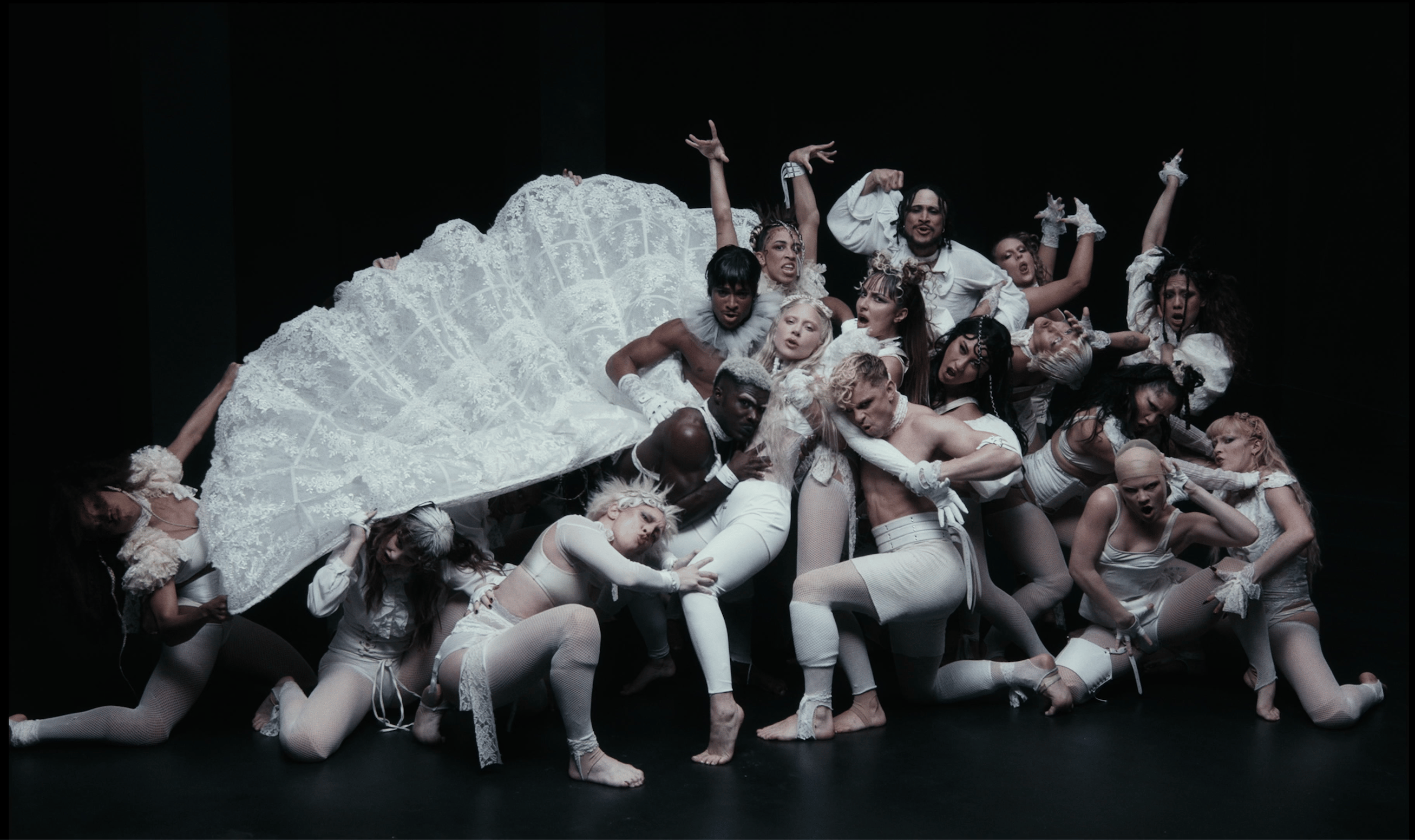 Lady Gaga presenta su nuevo single "ABRACADABRA"