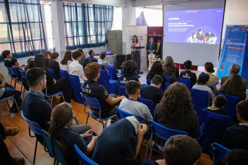 Mineduc lanza guía para potenciar el aprendizaje integrando el uso de la Inteligencia Artificial en contextos educativos