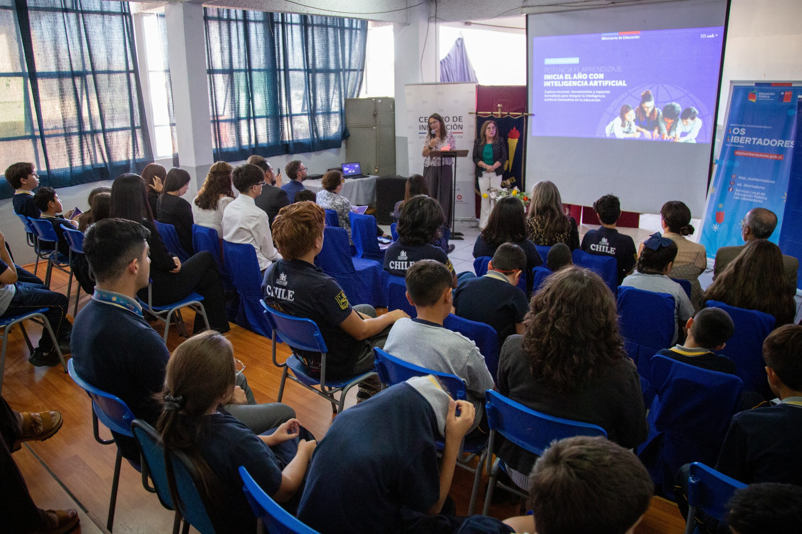 Mineduc lanza guía para potenciar el aprendizaje integrando el uso de la Inteligencia Artificial en contextos educativos