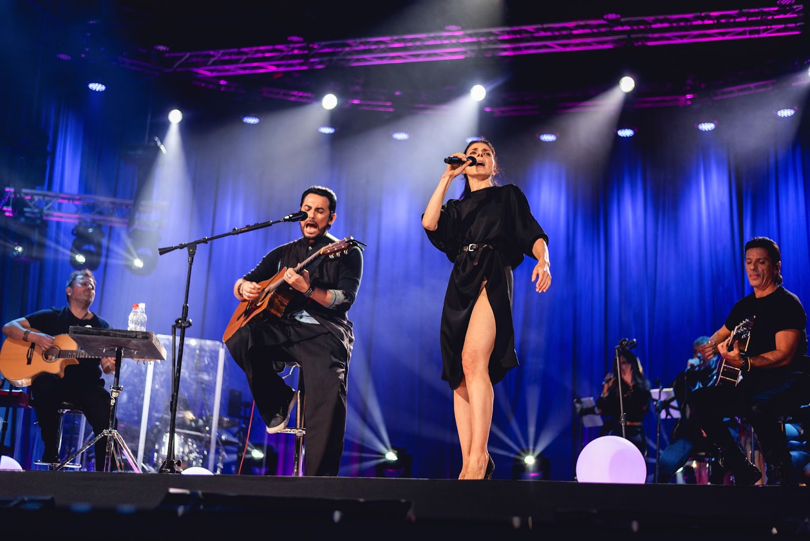 Beto Cuevas Acústico estrenó versión renovada del clásico de La Ley “Mentira” junto a Ely Guerra, como primer adelanto de su próximo disco acústico