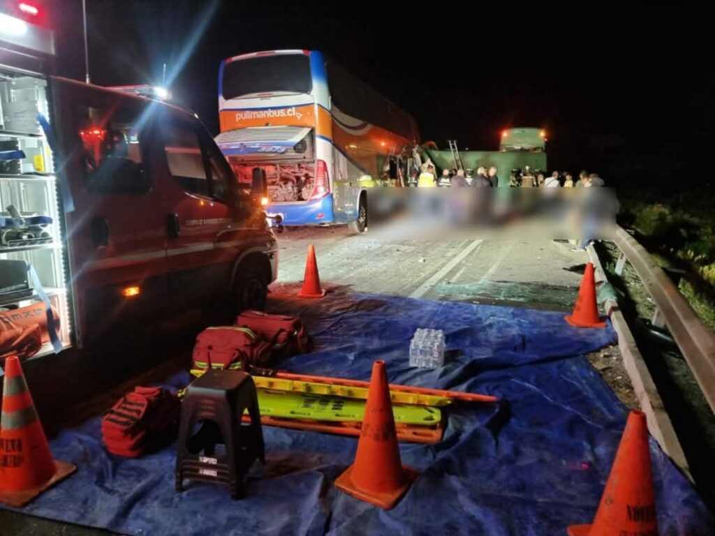Choque múltiple deja seis fallecidos y decenas de heridos en ruta a Coquimbo