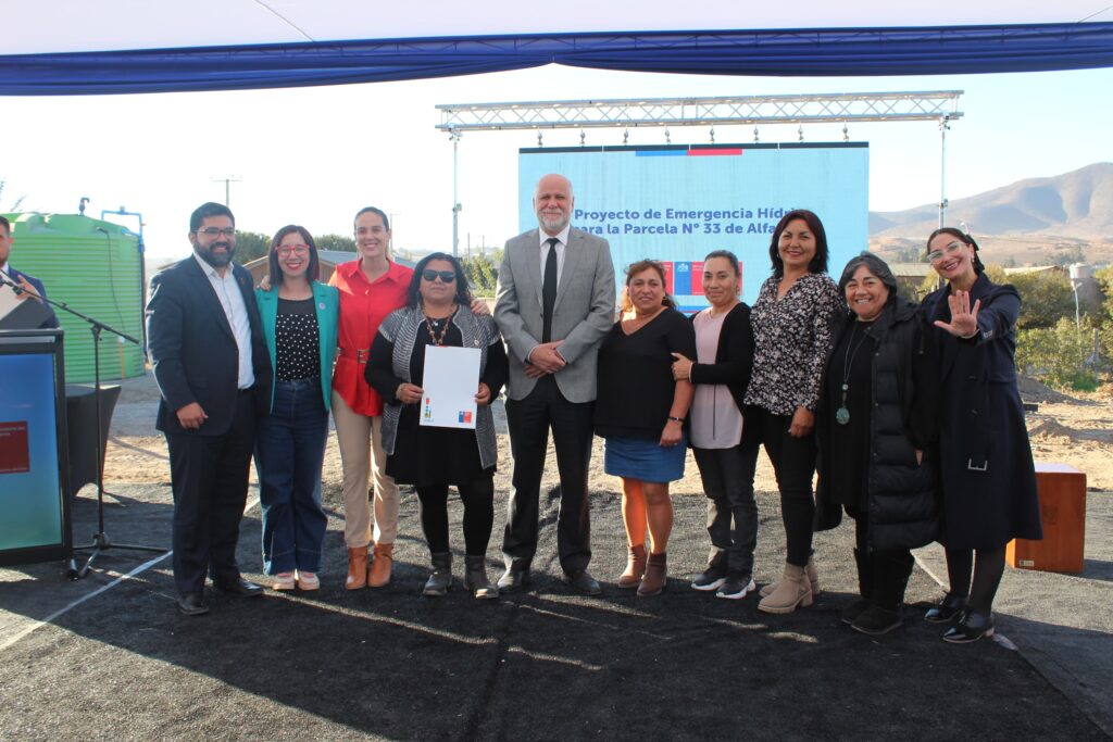 Gobierno y comunidad se unieron para implementar solución de agua potable en sector Alfalfares de La Serena