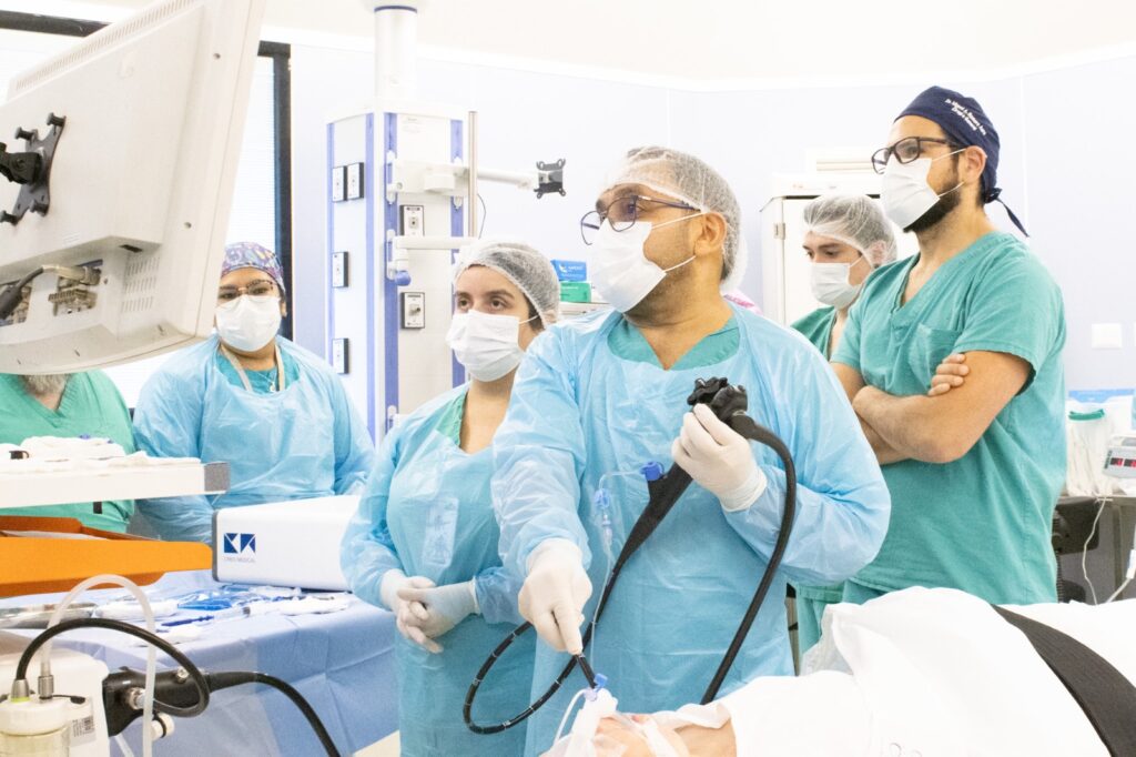 Realizan primera cirugía endoscópica de tratamiento para la acalasia en el Hospital de Ovalle