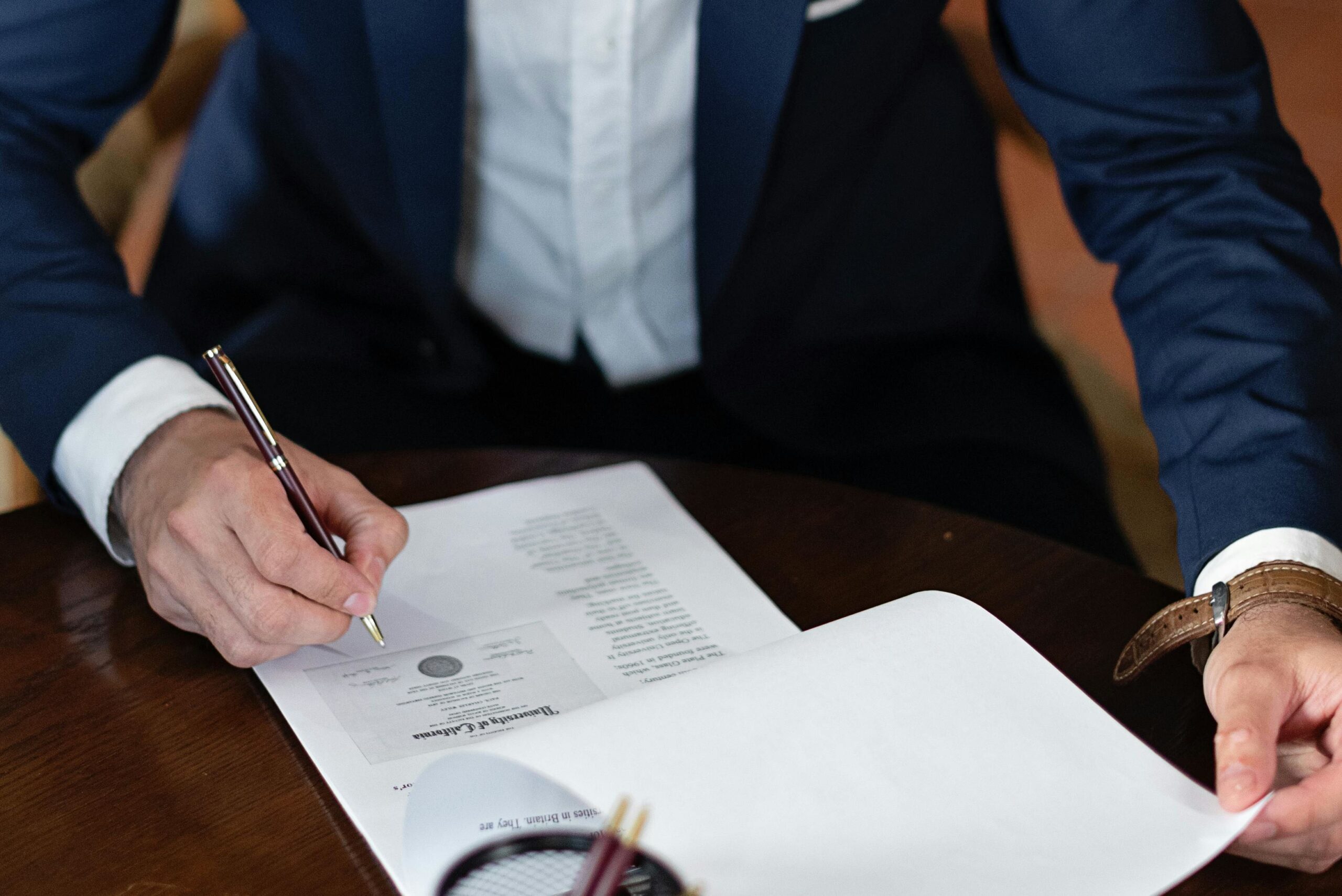 Los pro y contra del polémico certificado que revela el historial laboral de los trabajadores