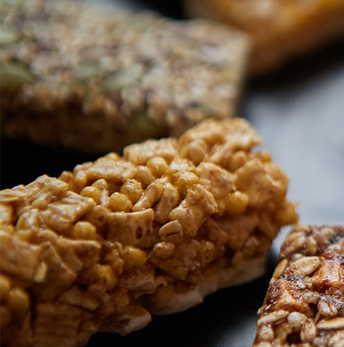 Proteínas en la mira: Todo lo que debes saber sobre barritas, yogures y leches adicionadas