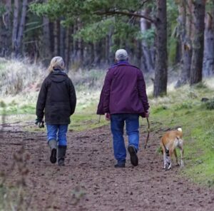 Mes del Adulto Mayor: Los riesgos de las caídas y la complejidad de la recuperación