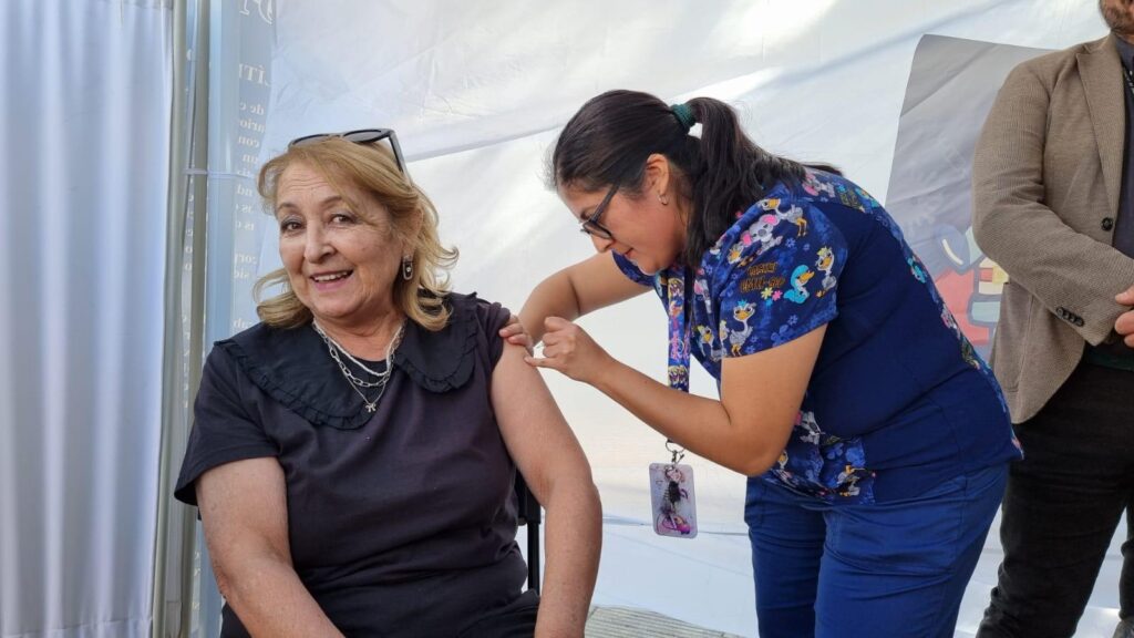 Tras aumento de casos reiteran que vacunación contra influenza sigue disponible