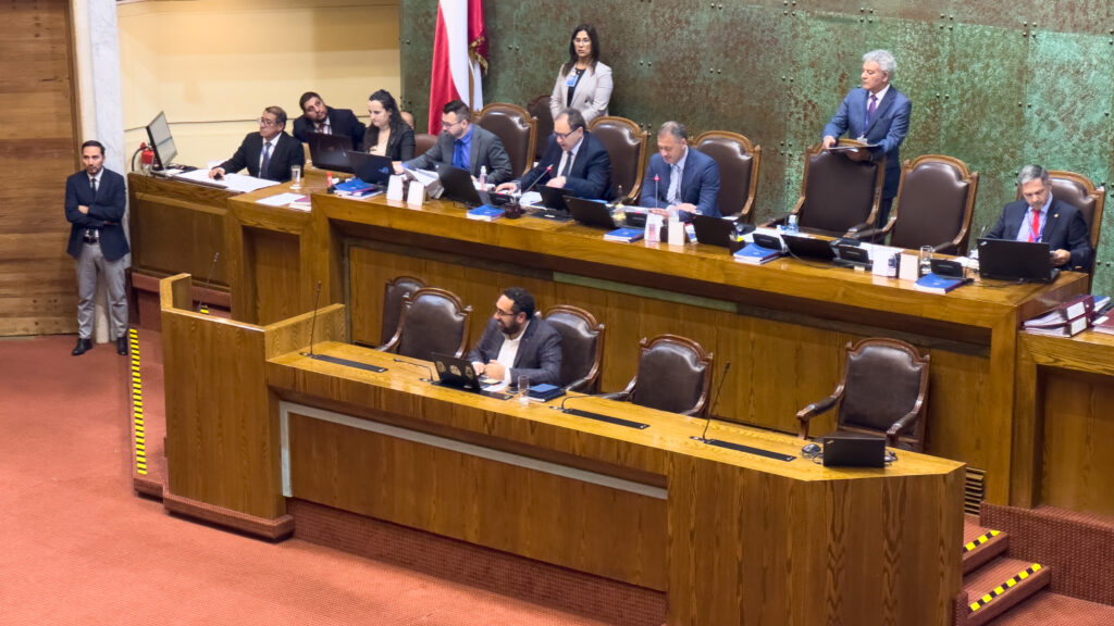 Cámara despacha a ley proyecto que prohíbe y regula el uso de dispositivos móviles en establecimientos educacionales