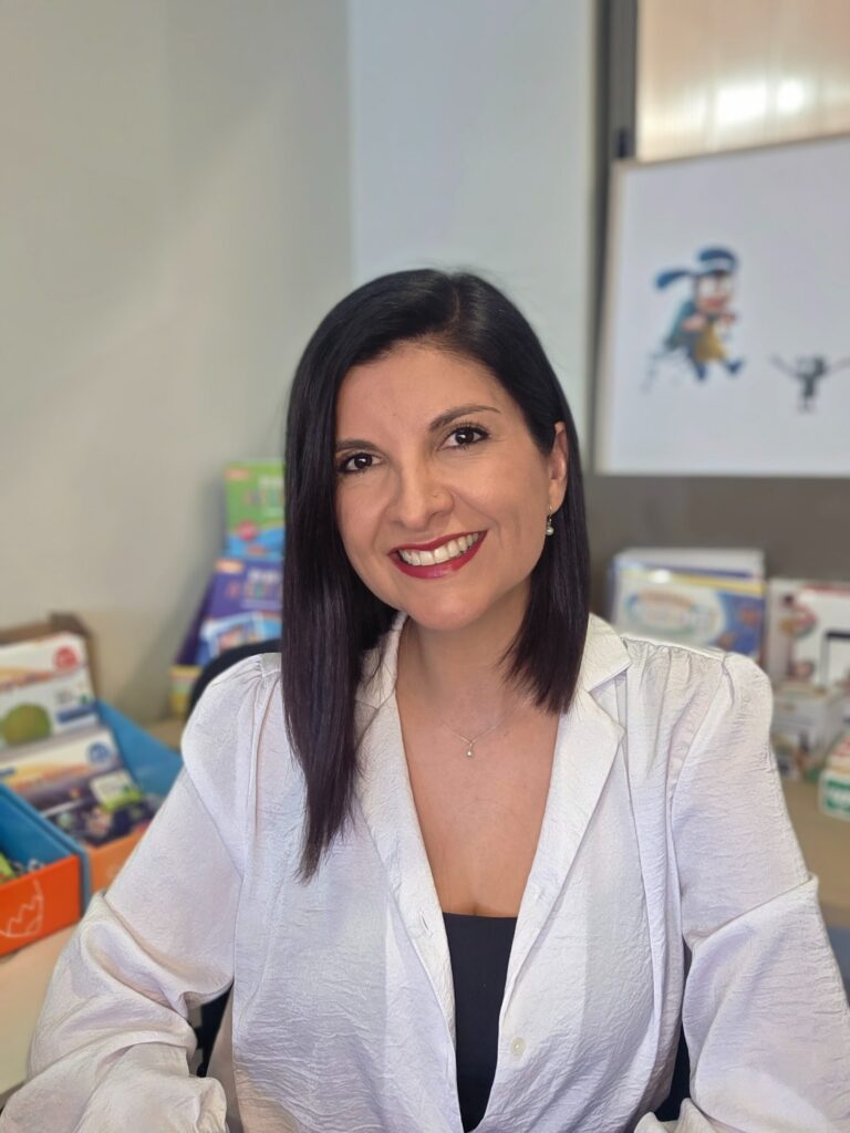 Celulares fuera del aula: el límite que Chile pone hoy para educar mejor mañana