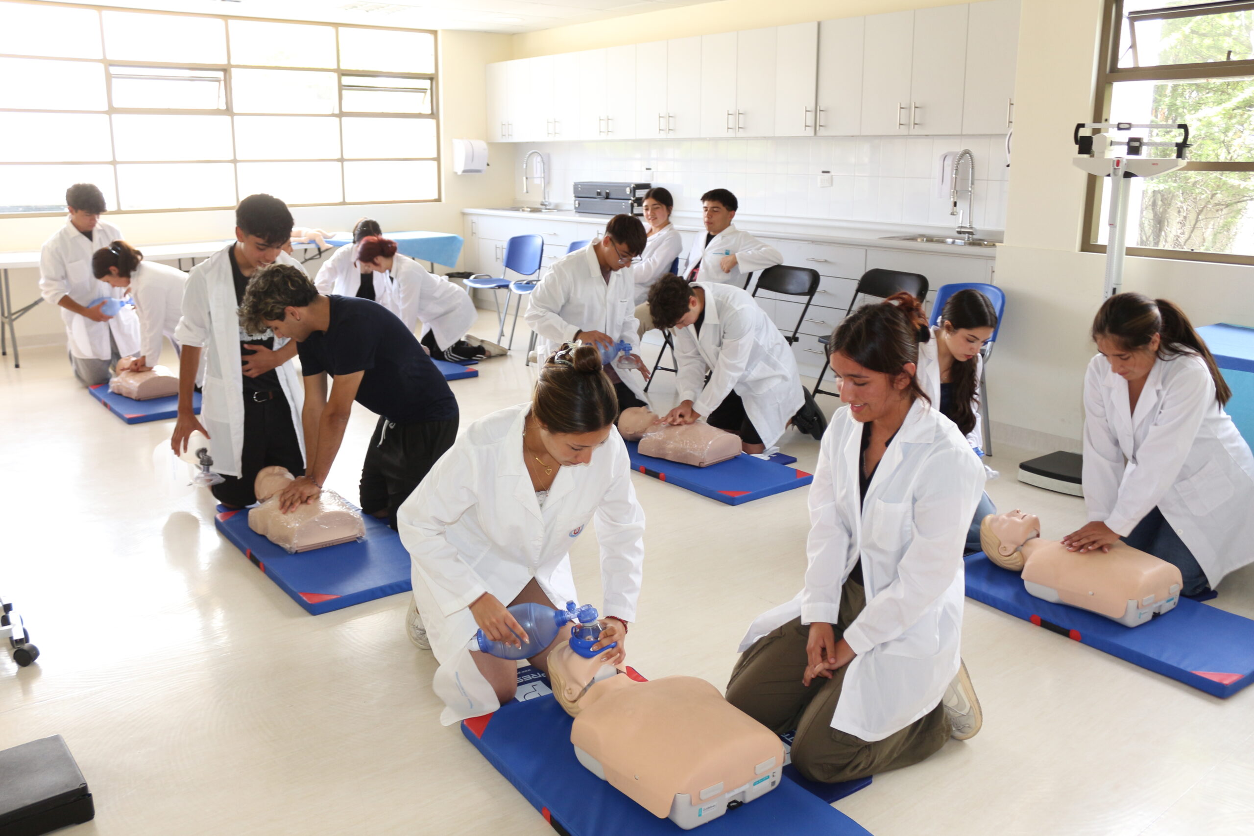 Facultad de Medicina UCN acerca las ciencias de la salud a jóvenes de enseñanza media