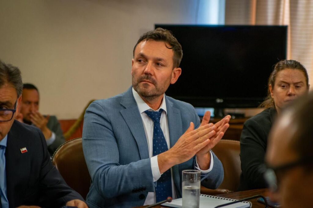 Diputado Erich Grohs respalda proyecto para combatir la evasión en el transporte público