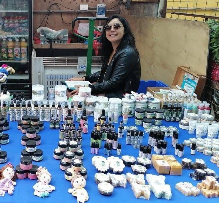 Emprendedora de Coquimbo transforma cuescos de palta en cosméticos naturales con apoyo de Fundación Banigualdad