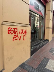 Alcaldesa de La Serena se querelló por rayados y destrozos durante marcha estudiantil