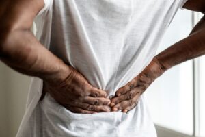 Especialista en urología aborda los cálculos renales y los hábitos para su prevención
